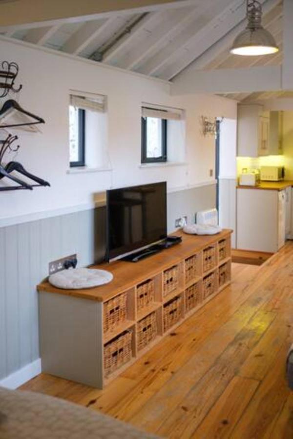 Old Fire Station - Quaint And Quirky Little Home Brandon  Bagian luar foto
