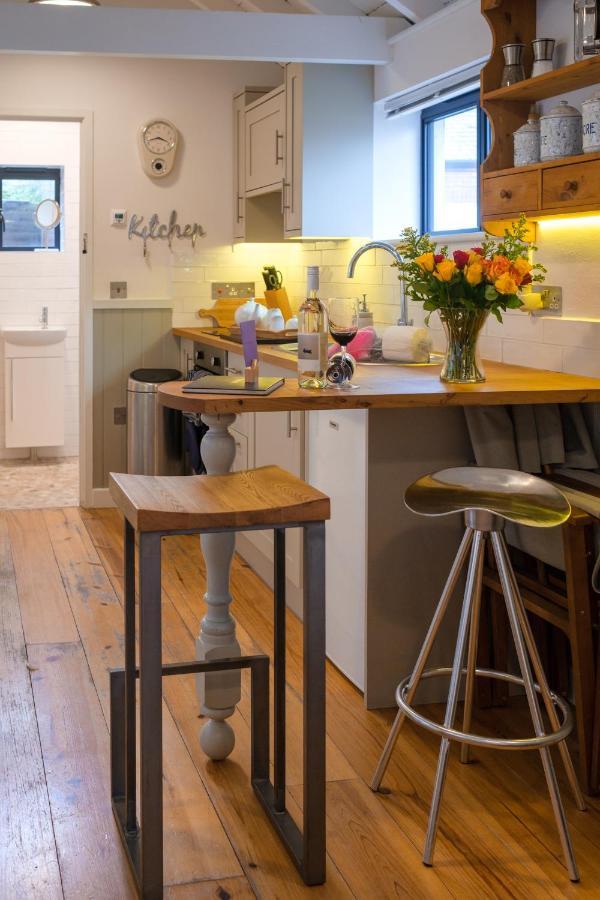 Old Fire Station - Quaint And Quirky Little Home Brandon  Bagian luar foto