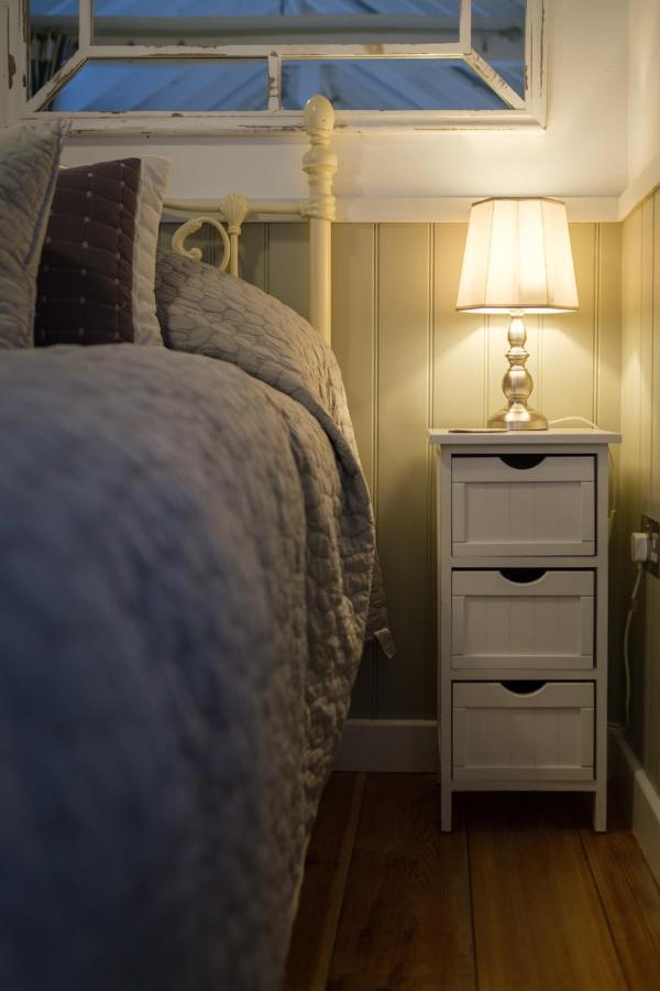 Old Fire Station - Quaint And Quirky Little Home Brandon  Bagian luar foto